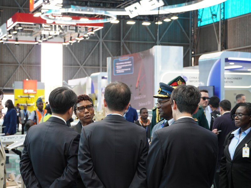 Sudáfrica impulsa la incorporación de jóvenes a carreras de defensa y aeroespacio durante AAD 2026