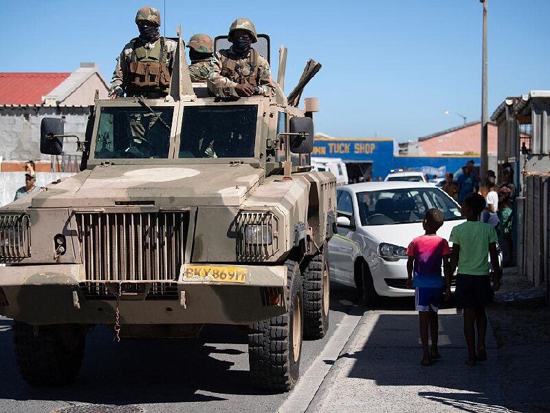 Soldados sudafricanos durante la Operación Prosper.