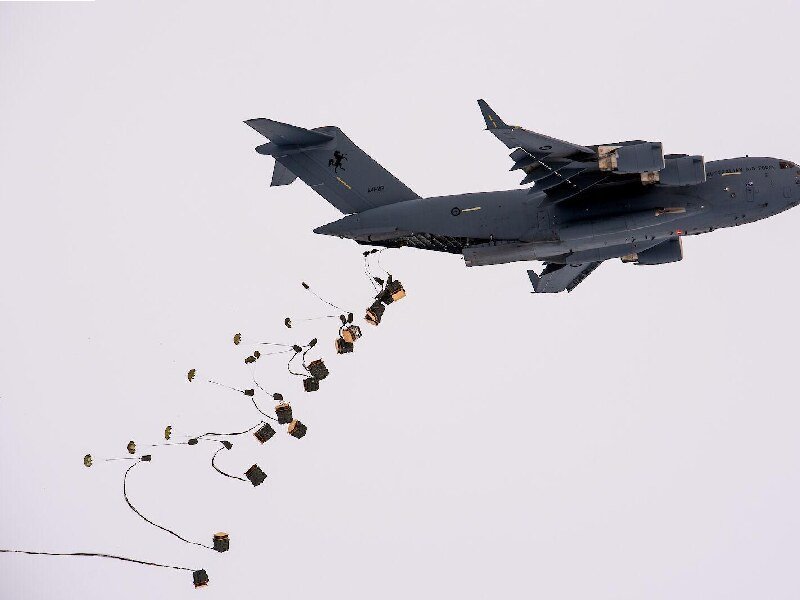 C-17A de la Real Fuerza Aérea Australiana durante una operación de abastecimiento antártico.