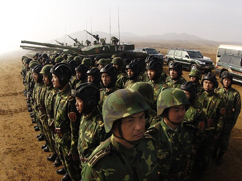 Integrantes del Ejército Popular de Liberación en una instalación de adiestramiento de Shenyang, China
