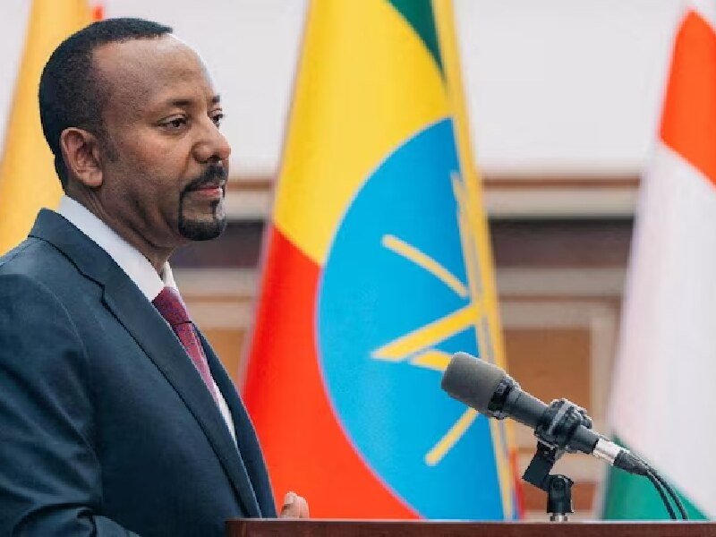 El primer ministro de Etiopía, Abiy Ahmed, se dirige a los legisladores después de prestar juramento para liderar Etiopía durante los próximos cinco años en el edificio del Parlamento en Addis Abeba, Etiopía, el 5 de octubre de 2026.