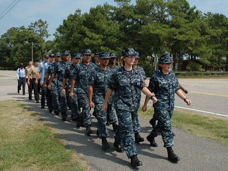 Estudiantes de la Escuela para Especialistas en Inteligencia del ejército de los Estados Unidos
