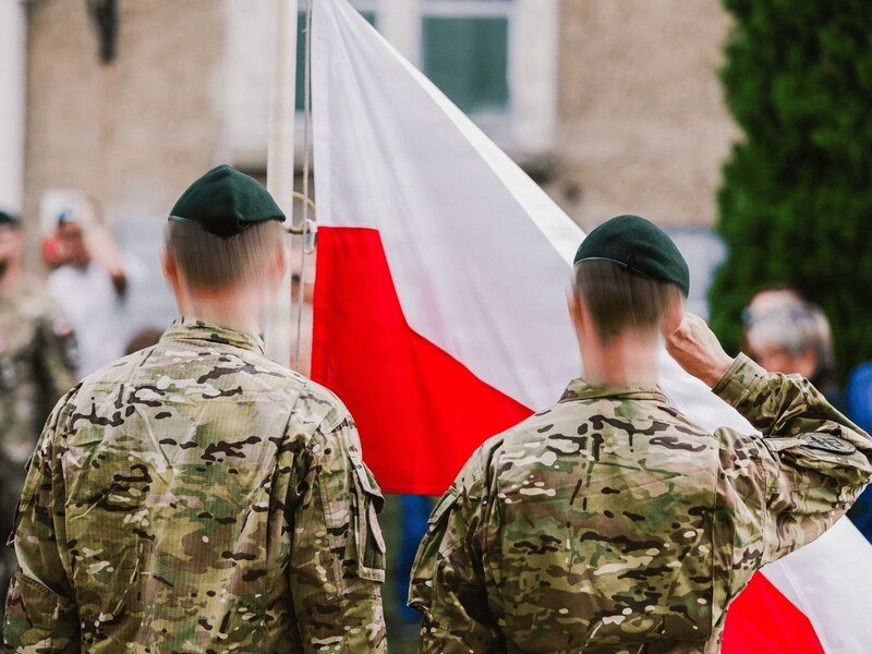 Militares de EUA asisten a la celebración del aniversario de la 62.ª Compañía de Operaciones Especiales de Polonia, en Polonia, el 5 de septiembre de 2026.